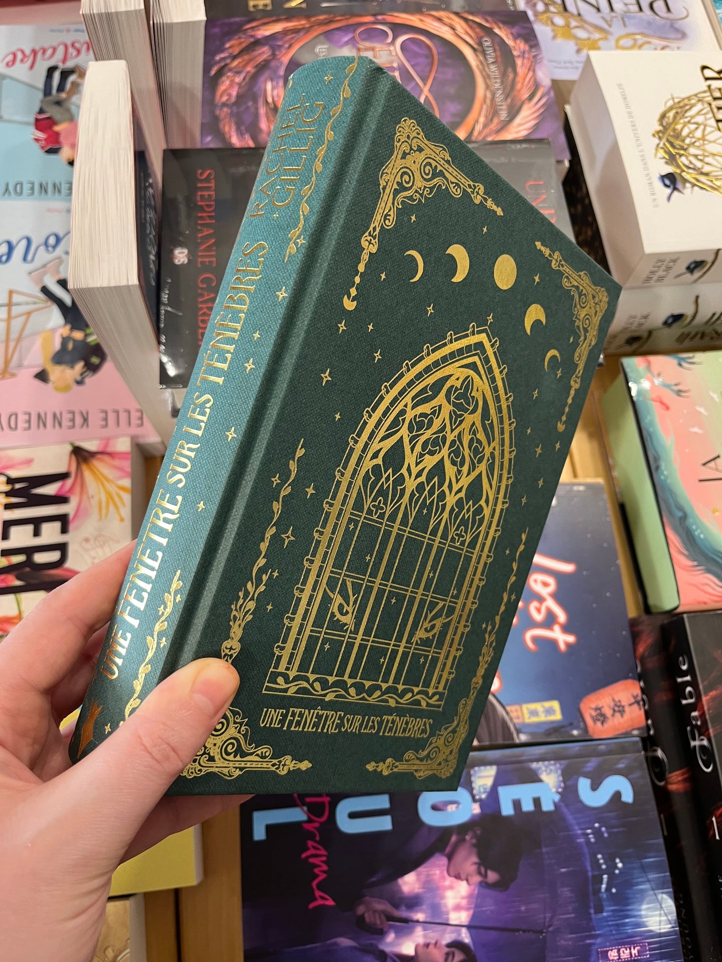 Box « Une fenêtre sur les ténèbres » - Mai 2024